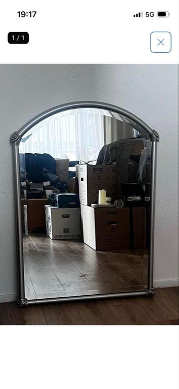 Gratis! Boogvormige spiegel met metalen frame