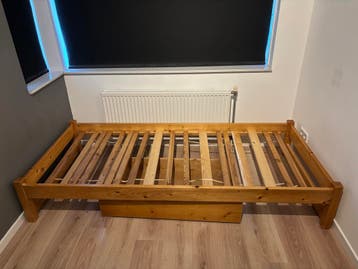 Massief houten éénpersoonsbed 90x200cm
