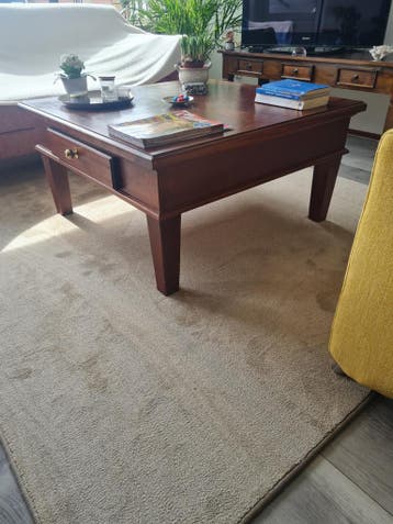 Houten salontafel met lade