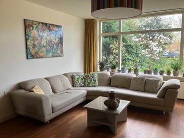 Rolf Benz beige hoekbank op te halen dinsdag 7 april