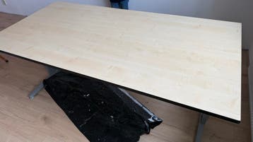 GRATIS Bureau 180x90cm, hoogte verstelbaar