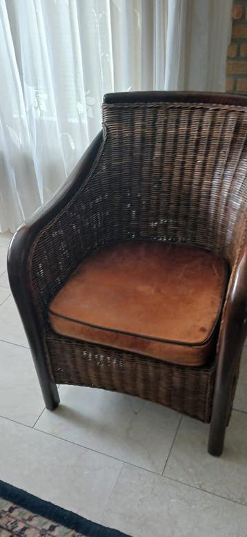Rieten stoel/ fauteuil met zitkussen GRATIS AFHALEN
