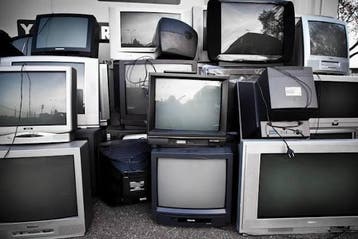 Gevraagd en gezocht oude telefoon en televisie of telefoon s