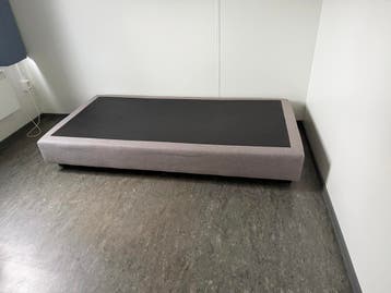 GRATIS 1 persoons bedbodem boxspring grijs - nieuw staat!