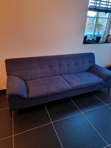 Gratis blauwe stoffen 3-persoonsbank op pootjes