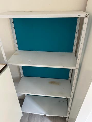 Stevige stellingkast voor servies, boeken enz.