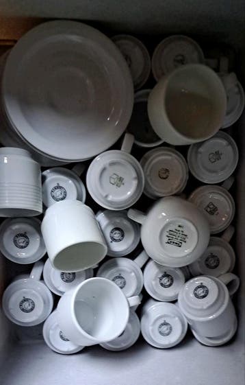 Gratis Kopjes en een aantal bordjes