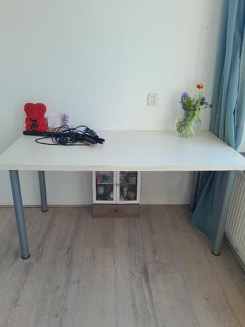 Groot bureau/eettafel, gratsi op te halen