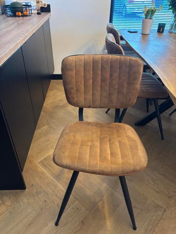 6 eetkamerstoelen (gratis af te halen)