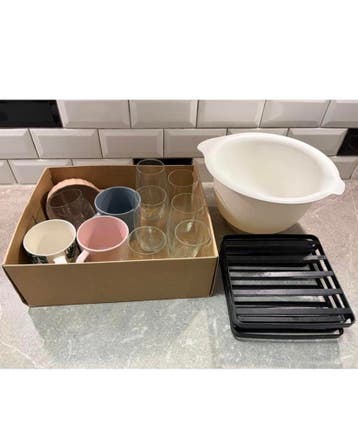 Gratis bekers, mokken, onderleggers en mengkom