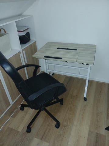Bureaustoel en/of bureau