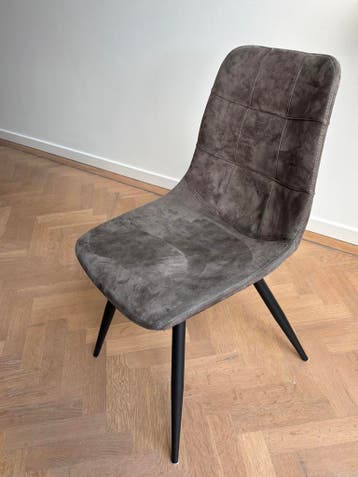 Twee eetkamerstoelen - gratis