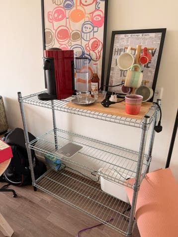 Nespresso Vertuo koffiemachine met IKEA plank