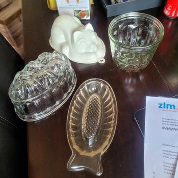 Diverse puddingvormen: glas en kunststof