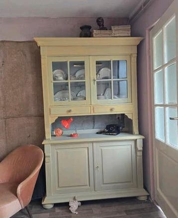 Buffetkast met glazen deuren