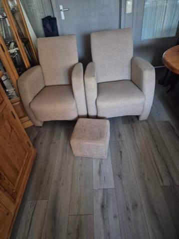 2 fauteuils met voeten bank gratis