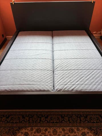 Gratis Ikea Malm bed 180x200 met matrassen en lattenbodems