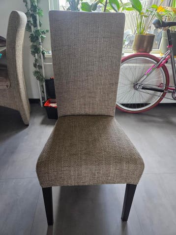 4 eetkamerstoelen gratis af te halen