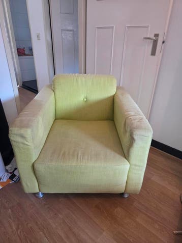 2 groene fauteuils van Goossens, verkleurd maar zitten goed