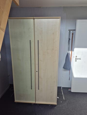 Computer kast met werkplek en opbergruimte