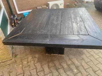Zwarte steigerhouten tuintafel