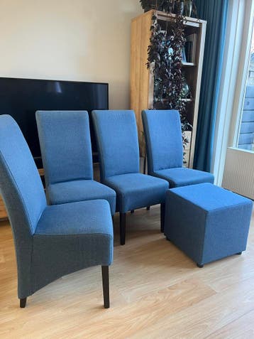 4 eetkamerstoelen + poef