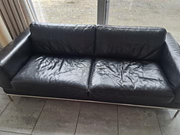 Gratis afhalen. Fijne 4 zitter zwart. Prima in orde.