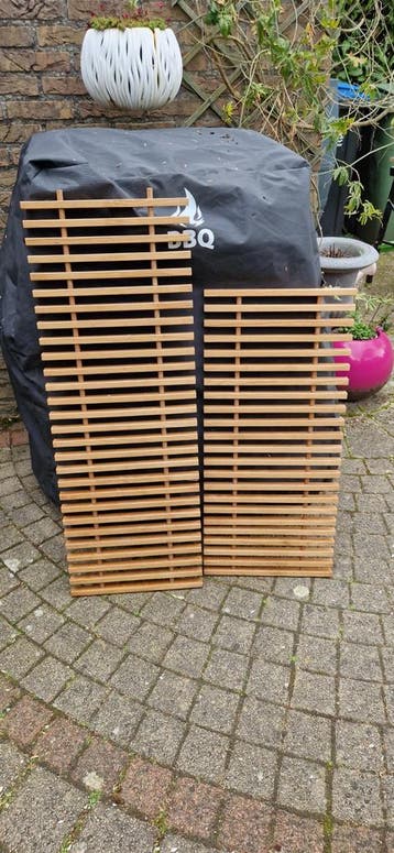 Gratis af te halen: Houten convectorput roosters (2 stuks)