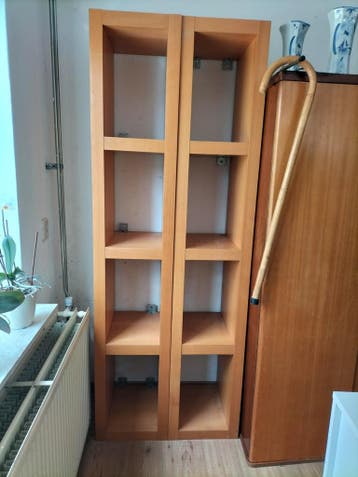 Twee losse houten kasten / boekenkasten