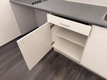 Gratis complete keuken (kasten, gootsteen en gasfornuis)