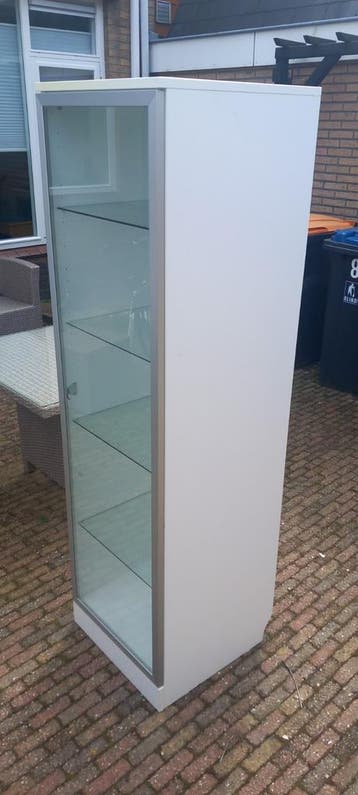 Vitrinekast met planken van glas