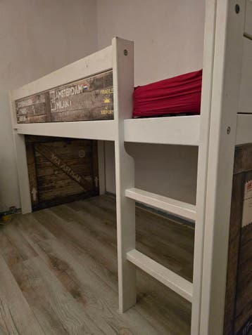 Gratis hoogslaper met bureau (gedemonteerd)