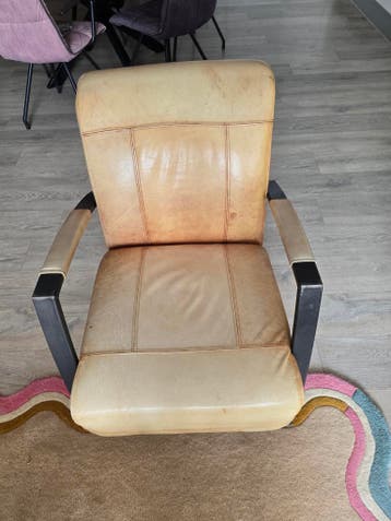 Comfortabele lederen stoel - Wegens overcompleet