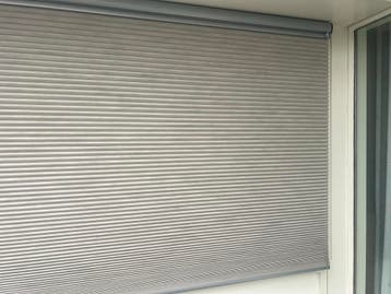 Plissé gordijn 154cm breed en een hoogte van 105cm.