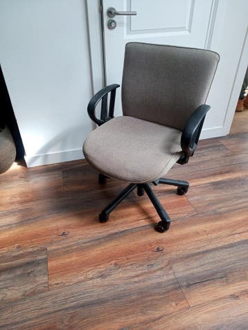 Gratis Comfortabele bureaustoel - Grijs/Beige