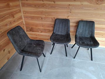 3 eetkamer stoelen, gratis!