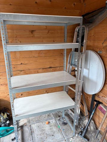 Gratis afhalen, rek met stevige planken