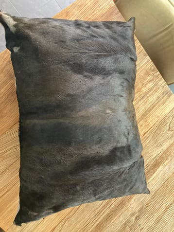 Luxe kussen van koeienhuid - Donkerbruin