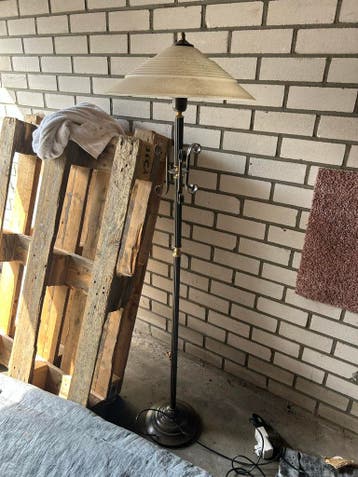 Staande lamp met glazen kap