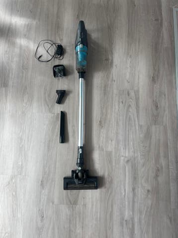 Draadloze steelstofzuiger met accessoires