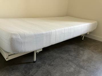 Eenpersoonsbed met matras zonder ombouw