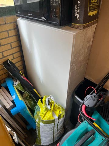 Witte hangende keukenkast