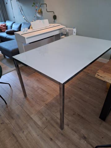 Ikea TORSBY eettafel met witte glasplaat