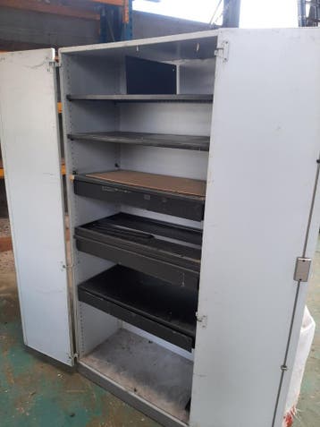 2 gratis opbergkasten - Ideaal voor werkplaats of garage