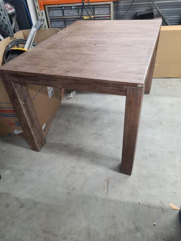 GRATIS Robuuste houten eettafel - Gebruikt