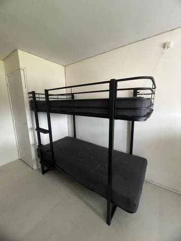 Gratis af te halen: Metalen stapelbed (excl. matrassen)