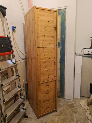 Stevige grenenhouten kast H203 D60 B45 lades en deurtjes