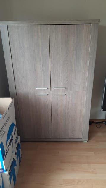 Houten kast met planken - Gratis op te halen!