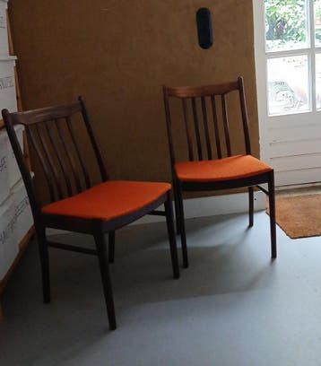 Twee stoelen, gratis