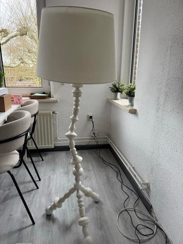 Unieke vloerlamp met witte kap - in redelijk goede staat